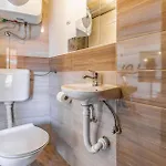 Vikendica Lovely In